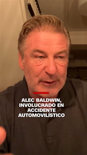 El actor y productor Alec Baldwin dice que él y su hermano están bien después de verse involucrados en un accidente automovilístico en East Hampton, Nueva York, el 13 de octubre. | CNN en Español