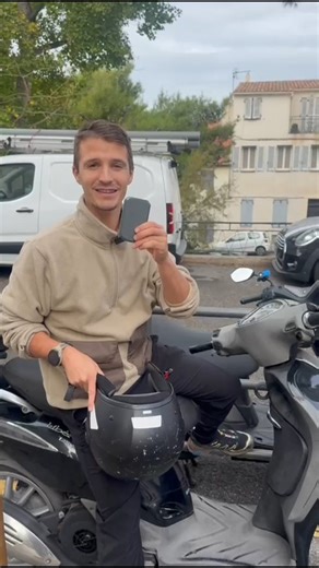 Kiné par nature - Milo on Instagram: "Vous êtes kinés ?👋 Découvrez Bloomy le nouveau lecteur de carte vitale qui va changer votre quotidien🔥 👇 🔋 20 JOURS d'autonomie - fini de recharger tous les soirs ! ⚡ Se connecte en Bluetooth direct avec Milo 📱 Je facture en quelques secondes chrono 🔐 100% aux normes Sesam-Vitale et e-Carte Vitale Branché à Milo, c'est le combo parfait : ✅ Facturation ultra fluide ✅ Dossier patient intelligent ✅ Téléexpertise déjà intégrée En VRAI, je gagne un temps de