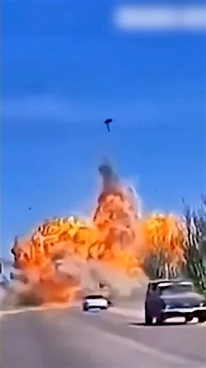 Why do Russian tanks split in two after an explosion? 💥🚀 | Votfakt #facts