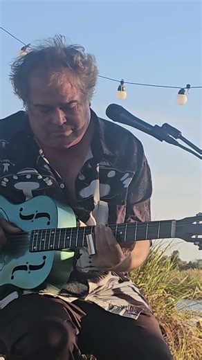 How to play Boogie Blues Slide Riffs On A Resonator Guitar Using A Looper Pt 2