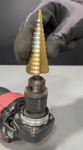 The correct process for installing a drill bit on a grinding machine#shorts