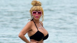 Wendy Williams Shows Off Impossibly Tiny Waist in String Bikini on Vacation in Bermuda -- Pics!
