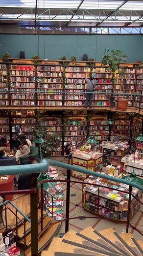 Descubre Cafebrería El Péndulo: ¡La librería más hermosa de CDMX!