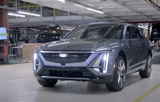 This Is How Cadillac Builds Its Luxury Models, With the Help of Robots and Humans