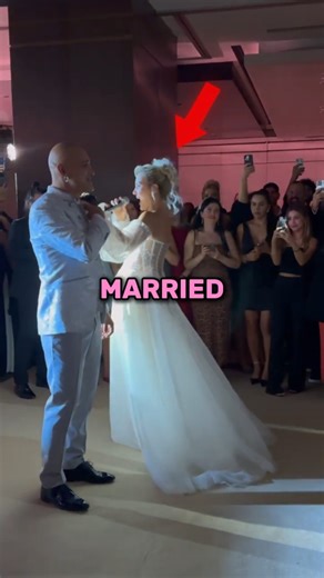 Bride sings at her own wedding🥰🥹