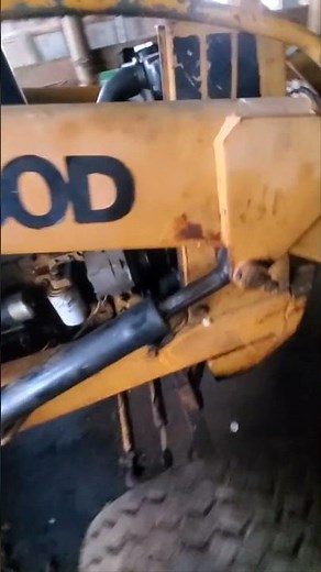 bleeding injectors on a cummins in a case backhoe #dieselmechanic #pacificnorthwest #mechanic #diy