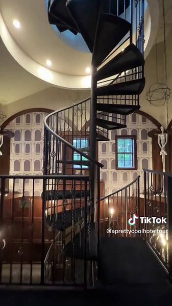 Unexpected Surprise at The Roxbury Hotel | Aliens Palace Room