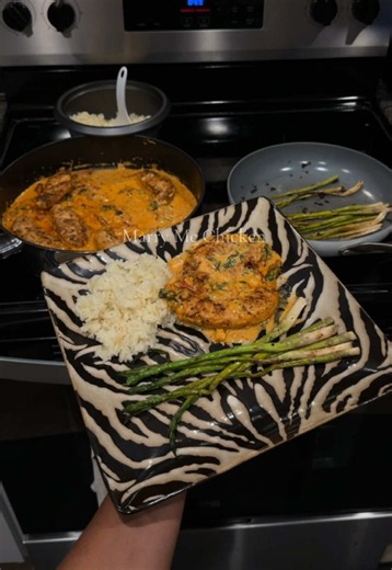 This is my favorite thing to make for dinner. So easy and yummy. #dinnerideas #marrymechicken #tuscanchicken #sundriedtomatoes