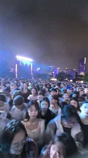 #抖音liveland直播世界 #直击抖音Liveland现场 现场人山人海，快来一起嗨！