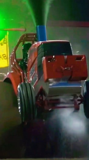 "Last Chance – Light Pro Stock | Performance exceptionnelle sur la piste" Le tracteur Last Chance livre une performance solide dans la catégorie Light Pro Stock. Une montée en puissance contrôlée, une traction impeccable et une exécution propre du début à la fin. JC Pulling Videos vous présente l’action complète, captée avec précision pour offrir la meilleure qualité possible. #TractorPulling #LightProStock #LastChance #JCPullingVideos #ProPulling #PullingEvent #TractorPower #Motorsports #Agricu