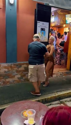 Baile Salsa Puertorriqueña: Ritmos y Pasos