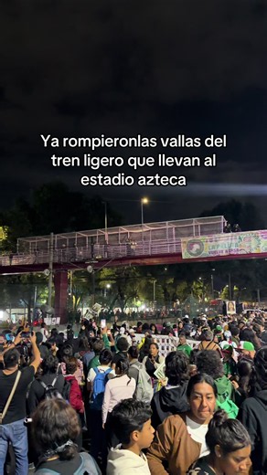 Manifestantes a horas de la inauguración del mundial en el estadio azteca 🇲🇽🏟️🙌🏻 #madresbuscadoras #manifestacion #mundial2026 #tlalpan #cdmx