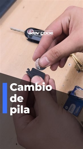 1.3K views |  ¿El mando no responde? Muchas veces alcanza con cambiar la pila. Lo revisamos, la reemplazamos y lo dejamos funcionando como nuevo.  Av. Santa Rosa 2050 Ituzaingó  Whatsapp: 11 4400 9656 #KeyCode #CerrajeríaAutomotriz #CambioDePila #MandoRemote | Key Code Taller | Facebook