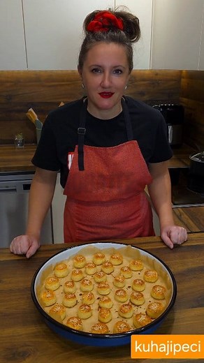 Pogačice sa sirom. Ne propustite ovaj odličan recept koji ću vam ostaviti na linku u komentaru ispod reels-a. #pogačice #ideje #recepti | Kuhaj i Peci