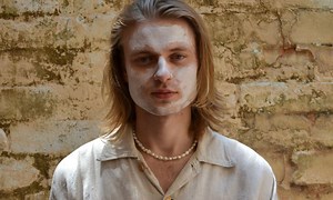 Manning Returns With 'Better' After Year of Personal Struggles