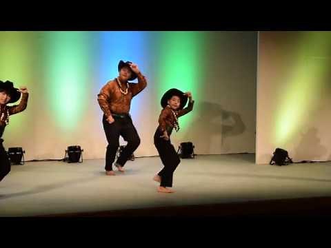 男の子のフラダンス