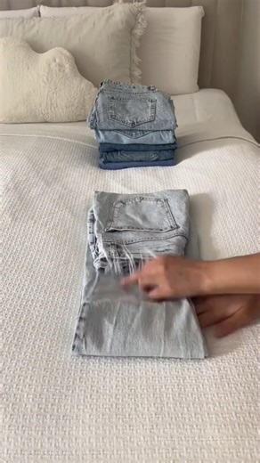 SHOP FAST on Instagram: "Folding jeans 👖"