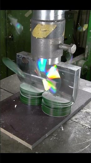 Satisfying CD Slicing with Hydraulic Press! 💿💥 #hydraulicpress #cdslice #satisfying