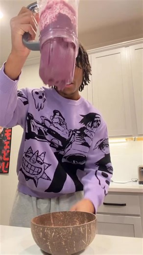 kaden on Instagram: "thicccc 😏 • • • Ingredients: 3/4 frozen banana 3/4 cup frozen blackberries 1 scoop protein powder 1/2 tsp chia seeds 1 tbsp pbfit 1/2 cup almond milk 4 ice cubes • • • • • • • • • • • #instagram #smoothie #smoothiebowl #explore #protein"