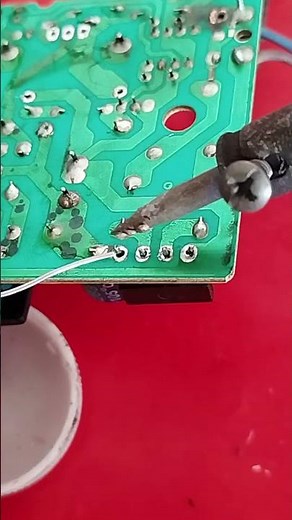positive pole of the diode bridge #electronic #desoldering #tips #soldering #technologia