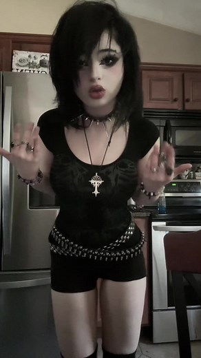 Goth Makeup Tutorial for Alternative Styles