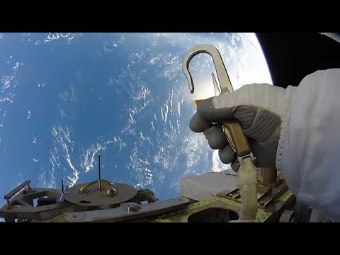 2 minutes d'une vertigineuse sortie dans l'espace depuis l'ISS