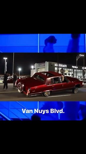 Totally Valley 🌴- In the 1960s and ‘70s, Van Nuys Boulevard was the epicenter of California’s car culture, drawing thousands to its broad lanes every Wednesday night. Teenagers eager to flaunt their wheels and check each other out showed up in droves.⠀ ⠀ The boulevard became so popular that traffic jams choked the streets in surrounding neighborhoods. Emergency vehicles couldn’t get through. Vandalism, street racing and drunken fights got out of hand. In 1981, the Los Angeles Police Department 