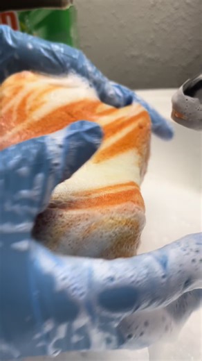 Hiii everyone it’s Kee, here’s my part 2 with back to back squeezes using Mr Clean Gain/Unstoppable and Ariel/OG Power 🫧🫧🧼🧼 I enjoyed this sooo much this is one of my absolute favorite combos 🔥🔥 please don’t hesitate to leave any combo suggestions I would love to give different products a try!! #cleantok #spongesqueezing #detergent #gain #gain #ariel #sudsy #suds #cleaningtiktok #smellgood #soapyspongesqueezing #soapy #spongesqueezing #spongesqueezingasmr #mrclean