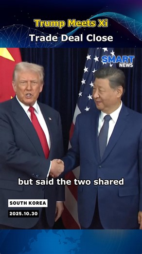 Former U.S. President Donald Trump and Chinese President Xi Jinping met in Busan, South Korea. Trump said the two sides “may sign a trade agreement today,” emphasizing that their relationship “has always been very good.” #Trump #XiJinping #USChinaTrade #APEC #BusanMeeting #USChinaRelations | Smartnewseng