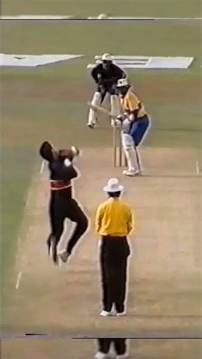 😱kapil dev bowling & batting kapil dev amazing bowling😳#youtubeshorts#cricketlover #fastbowling