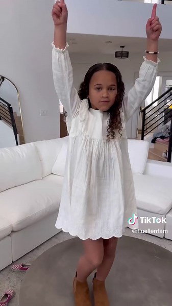 Little man killed it at the end 😆 #meetthefam #family #familyintro #ourages #familythings #familypictures #familyoutfits