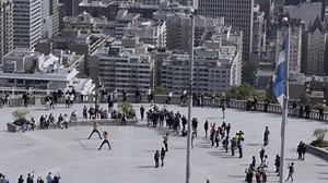 Aujourd’hui le cirque québécois, c’est une multitude de formes et de propositions artistiques, du cirque sous grand chapiteau au cirque expérimental en passant par le cirque social, le cirque jeune public et le cirque d’auteur sous toutes ses déclinaisons. Ensemble nous formons une communauté fière et solidaire de plus de 80 compagnies et organismes et près de 10 000 artistes, concepteurs, employés, gestionnaires et techniciens! Il y a beaucoup d’incertitude en ces temps étranges et les défis so
