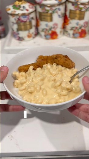 Chicken bites and Mac n Cheese with Velveeta?? 🧀