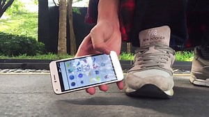 UMi Diamond real time drop test: You ideal compact device of the year! Check out our giveaway here to win one free: http://www.umidigi.com/ #UMiDiamond | Umidigi