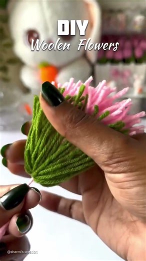 इतनी सुंदर फुल मूवी सादा ऊन से #viral #diy #howtomakewoolenflower #craft #ladybugwreath