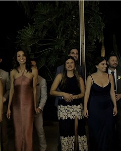 Amigas Felices en Nuestra Era de Bodas