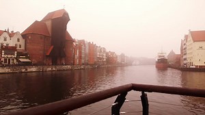 Auch die Kulturszene bekommt in Polen den Druck der Regierungspartei PiS zu spüren. In Danzig hat ARTE Metropolis Künstler getroffen, die sich dagegen wehren. http://bit.ly/D4nz1g | Arte