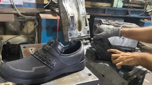 Modern Shoe Making Process With Advanced Machines 🌐 Follow us ‪my page : https://www.facebook.com/shoesfootwearmachine/ ✅ Join WhatsApp : https://whatsapp.com/channel/0029VbBHmnoChq6QXtBN7D3U 📞 Contact us: ‪‪‪ 91 9310375229 #ShoeMakingMachine #FootwearIndustry #ShoeManufacturing #AutomaticShoeMachine #FootwearTechnology #ShoeProduction #ShoeFactory #ModernFootwear #ShoeDesigning #RubberSoleMachine #PVCFootwear #LeatherShoeMaking #ShoePressMachine #ShoeCuttingMachine #InjectionMouldingMachine #