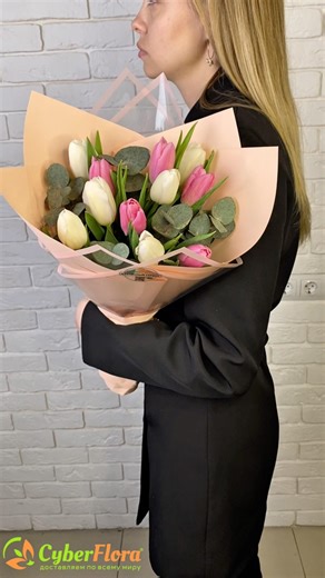 Букет из 11 белых и нежно-розовых тюльпанов #букеты #цветы #tulips