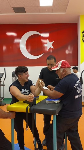 Çelik Bilek vs Hayrettin Reis | Epic Arm Wrestling Showdown!