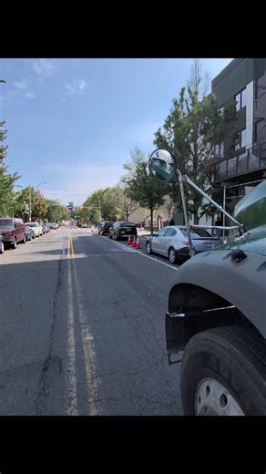 they always come to move they're car at the last minute 🙄 everytime #nyctours #greentruckgang #nyc #truckli̇fe #vibe