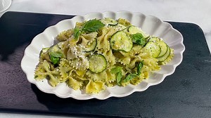 ‘Queer Eye’ star Antoni Porowski makes a summer pasta salad