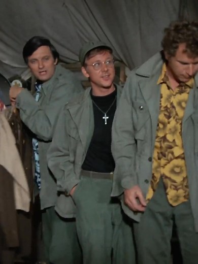 Best scene from M*A*S*H 4077 - Comedy of War 70-80s #MASH #mash4077 #4077 #War #WWI #oldwar #Comedy | Join us: https://www.facebook.com/groups/772465791028529 . | MASH Full Episodes