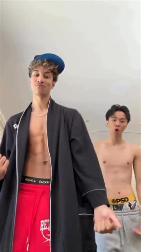 W Dance 😂😂 | Ray Asian Boy