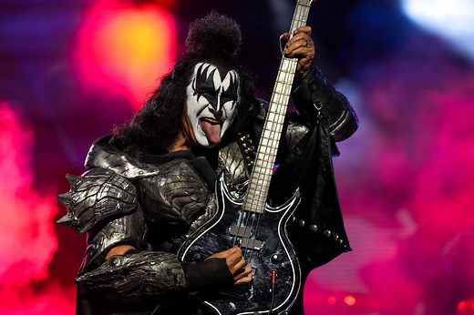Last-minute Halloween costume ideas based on music icons that everyone will recognize
