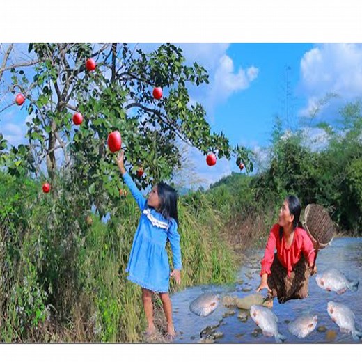 Women and children saw fruits and fish- Top fried fish for animal- cooking in forest HD | CHEF GIRL
