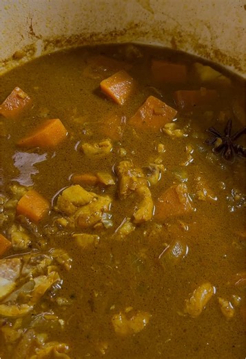 Seychelles fish curry 🍛🇸🇨 Ep.18 | Worldwide recipes Ingredients: 400g Red perch onion sweet potato 1 tbsp garam masala ginger star anise 1 tbsp turmeric 2 tbsp tamarind aroy-d fish sauce 500ml water rice Instructions: Sauté the onion with garam masala for 3 minutes. Add the sweet potato, ginger, and star anise. Sauté lightly. Add the tamarind, fish sauce, and water. Cook for 10 minutes. Cut the perch and cook with the vegetables for 12 minutes. Boil the rice separately in a multicooker with t