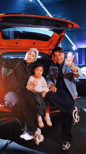 Duriankimchi on Instagram: "Alaaa… nak kereta mana ni?? 🤔🚗 Tolong pilih sikit… 😆 📍 Jom datang ke Dongfeng Launch @ Raintree Plaza, TRX ⏰ Esok HARI TERAKHIR! Jangan lepaskan peluang 🔥 🎉 Promo Pelancaran Istimewa: 💰 Diskaun Pelancaran RM8,888 ✨ RM100 Touch ‘n Go card (sementara stok masih ada) ⚡ 1 ABB Wall Box PERCUMA 🛡️ Waranti kenderaan 6 tahun (unlimited mileage) 🔧 Waranti powertrain 8 tahun (unlimited mileage) Jumpa esok & pilih kereta idaman korang ❤️ @dongfengmy #DongfengMalaysia #V