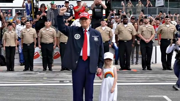 Trump attends Daytona 500, motorcade does lap on the track