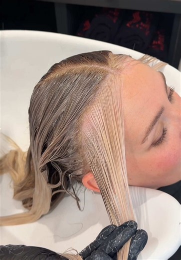 Scalp Bleach Tips: How to Avoid Bleach Fails and Foiling Fatigue